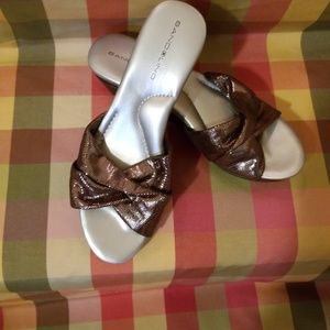 Bandolino Pewter Mesh Sandals Size 9